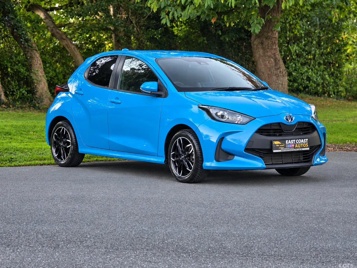 Toyota Yaris Hatchback, Petrol Hybrid, 2023, Blue