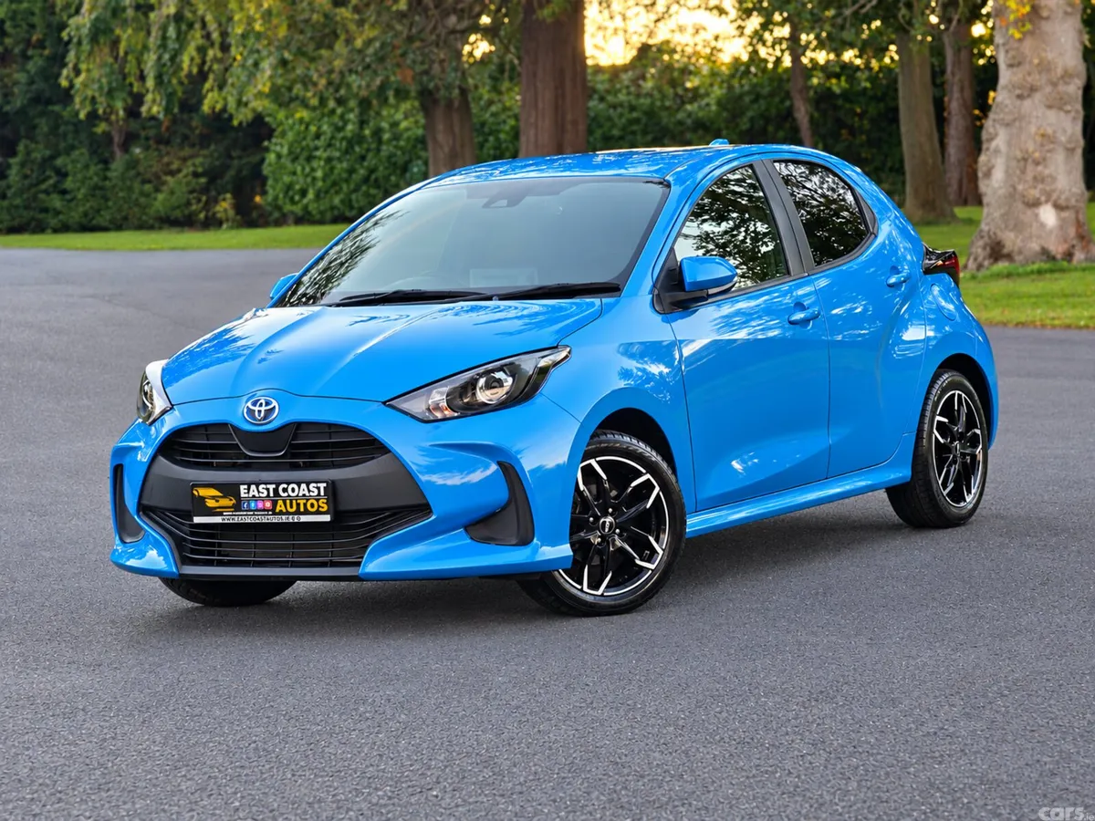 Toyota Yaris Hatchback, Petrol Hybrid, 2023, Blue
