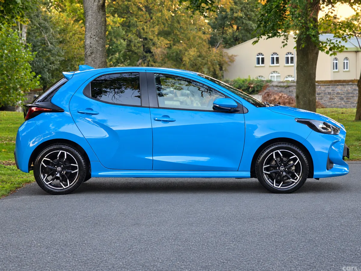 Toyota Yaris Hatchback, Petrol Hybrid, 2023, Blue