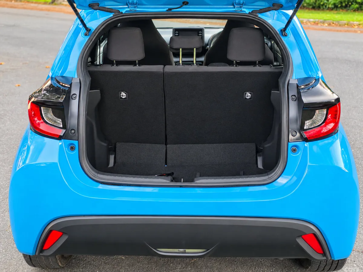 Toyota Yaris Hatchback, Petrol Hybrid, 2023, Blue