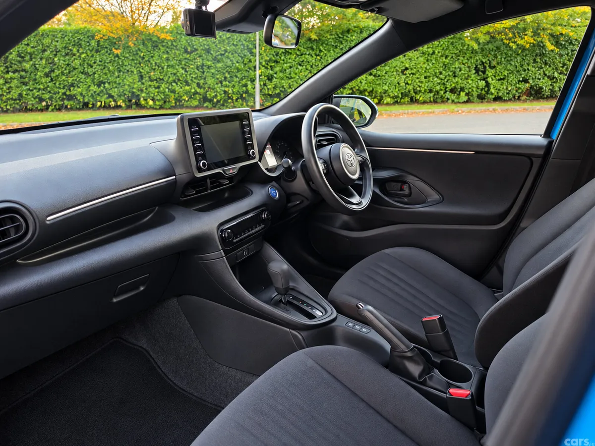 Toyota Yaris Hatchback, Petrol Hybrid, 2023, Blue