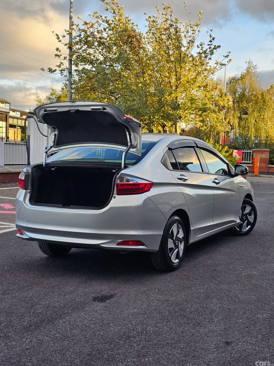 Honda Grace Saloon, Petrol Hybrid, 2015, Silver