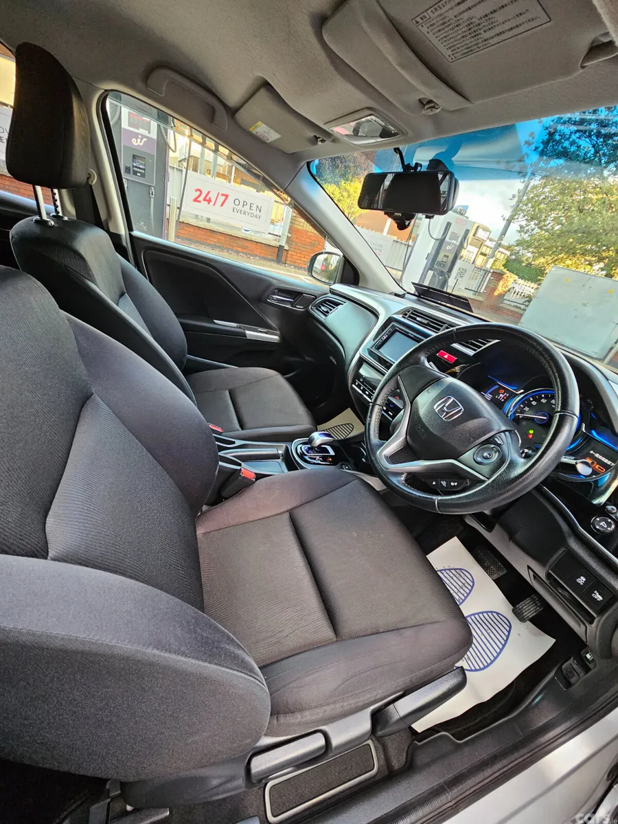 Honda Grace Saloon, Petrol Hybrid, 2015, Silver