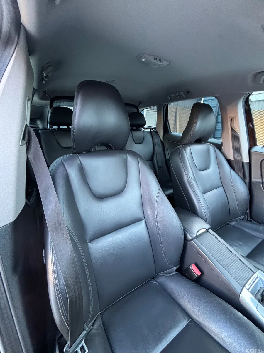 Volvo XC60 SUV, Diesel, 2017, Brown