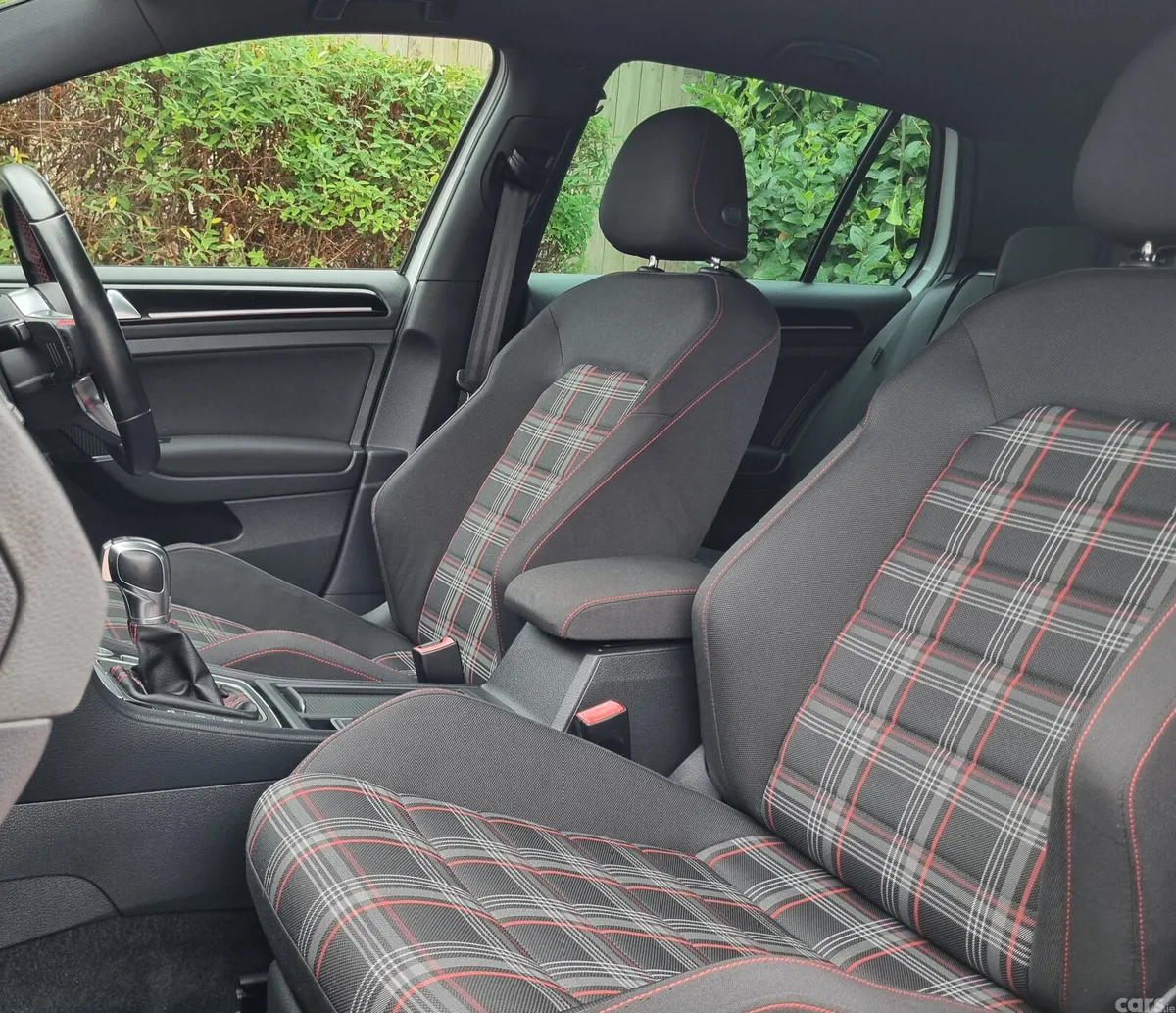 Volkswagen Golf Hatchback, Petrol, 2016, White