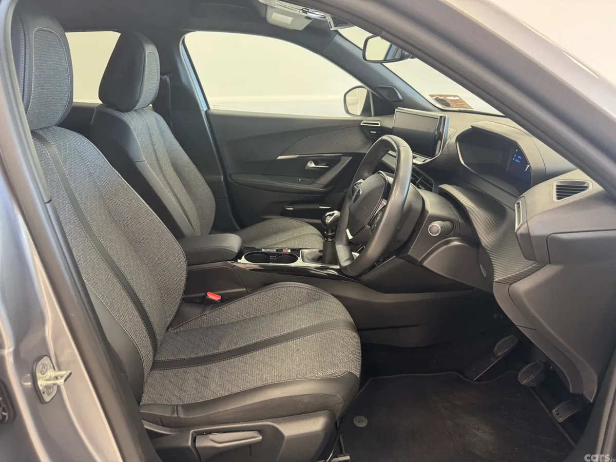 Peugeot 2008 MPV, Petrol, 2024, Grey