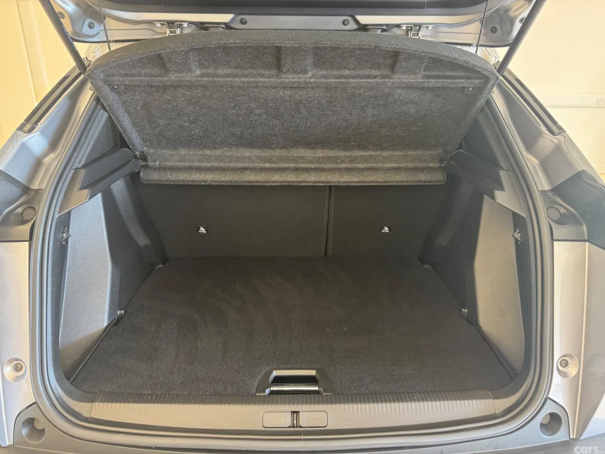 Peugeot 2008 MPV, Petrol, 2024, Grey