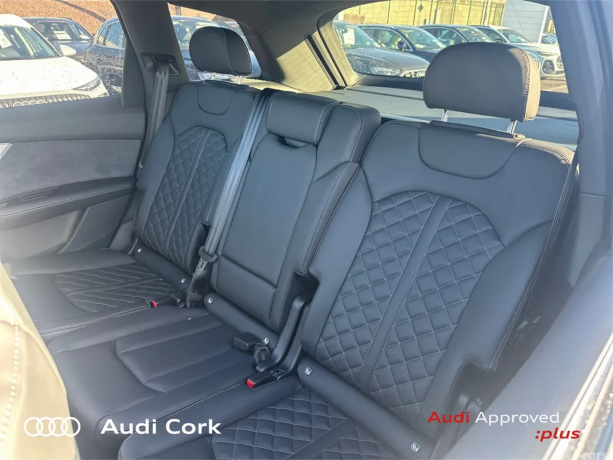 Audi Q7 Hatchback, Petrol Plug-in Hybrid, 2026, 