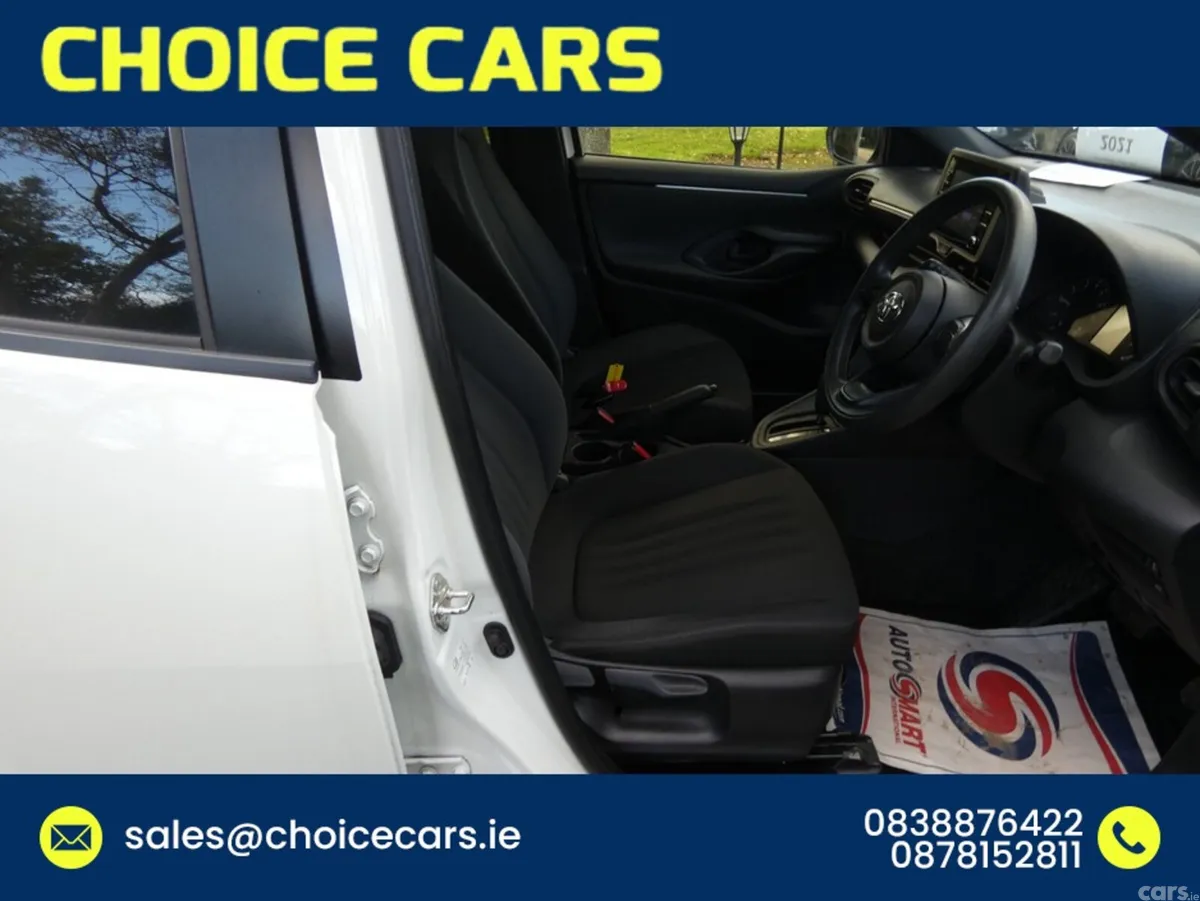 Toyota Yaris Hatchback, Petrol, 2021, White