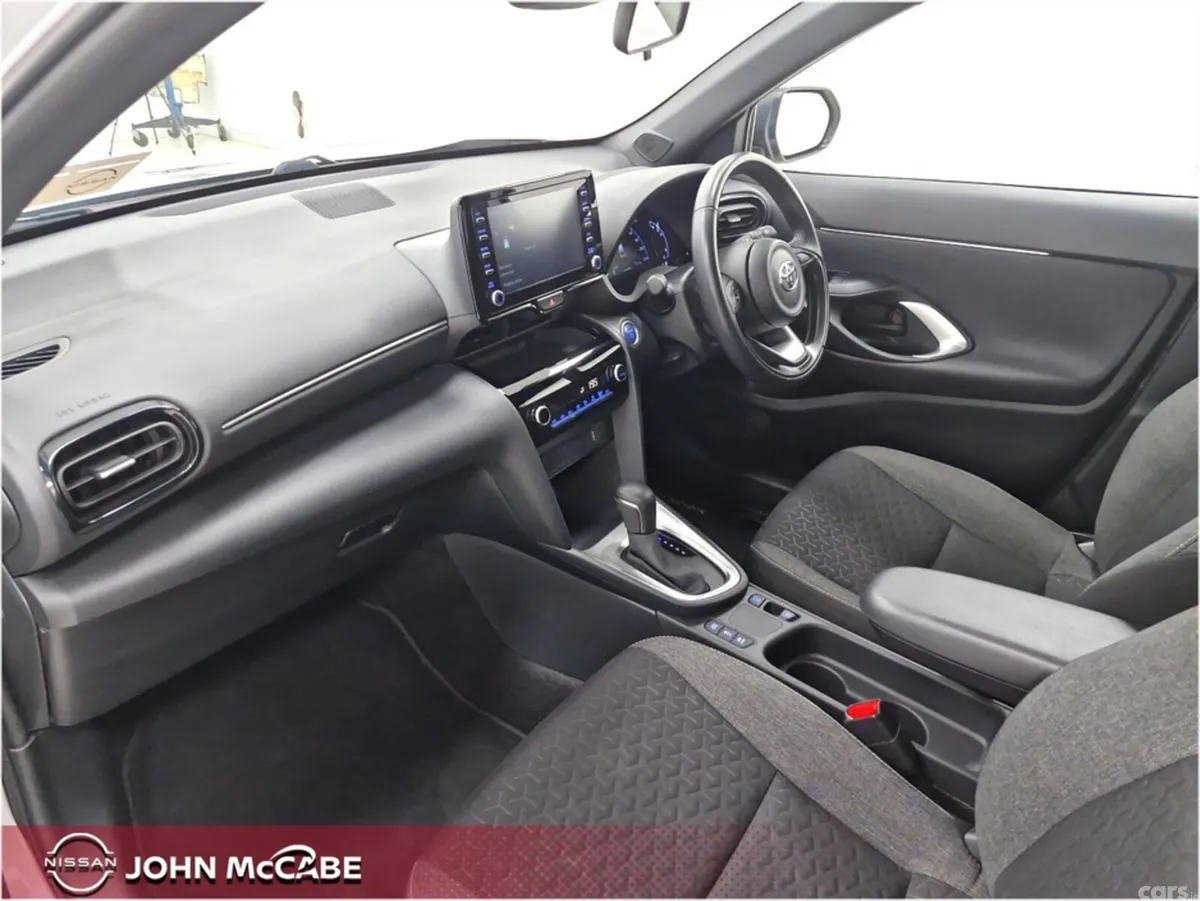 Toyota Yaris Cross Hatchback, Petrol Hybrid, 2023, Grey