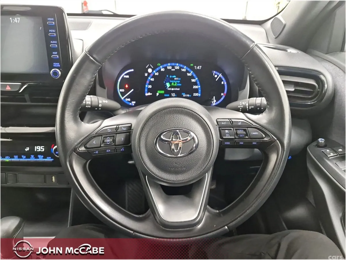 Toyota Yaris Cross Hatchback, Petrol Hybrid, 2023, Grey