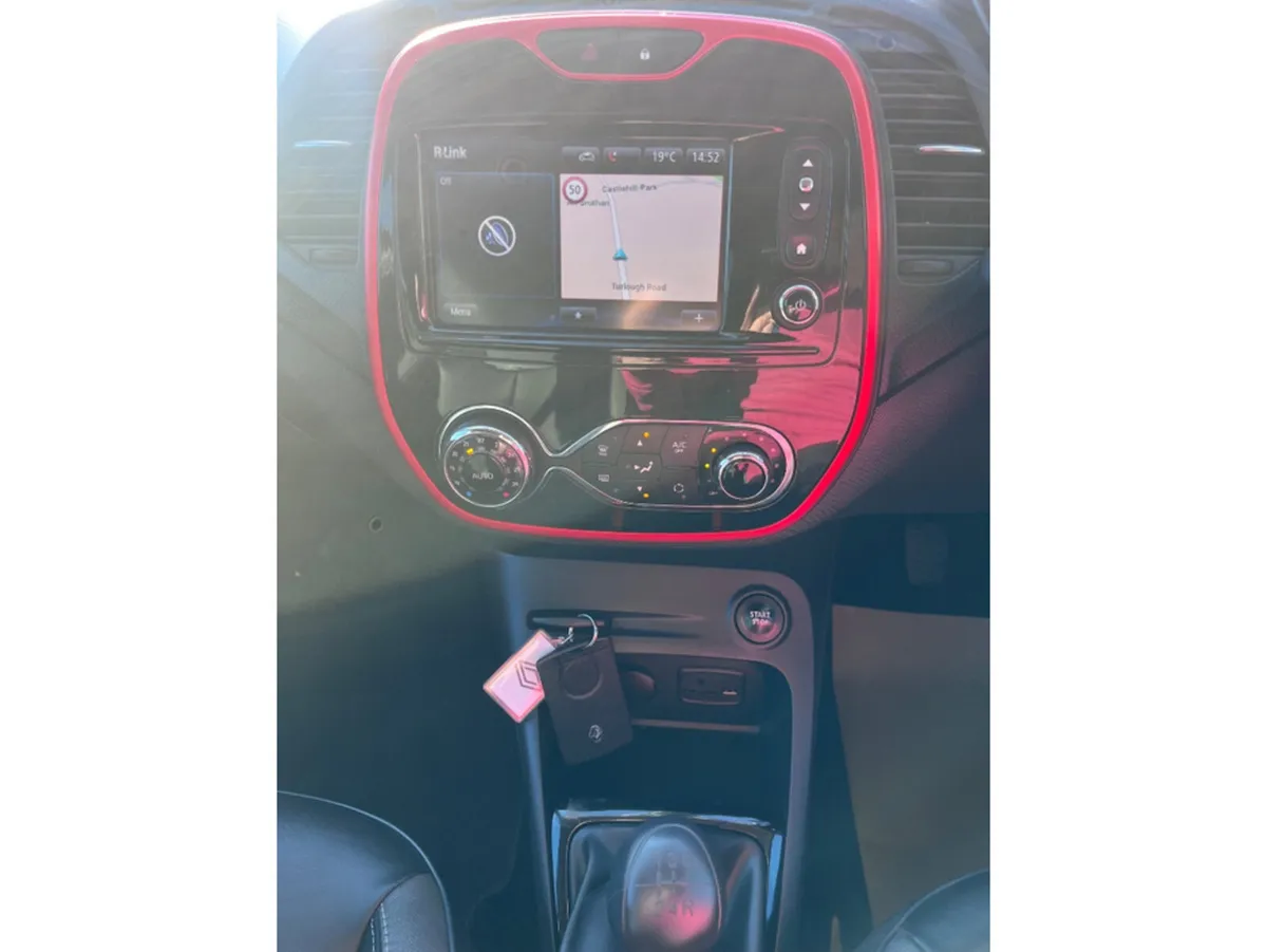 Renault Captur Hatchback, Diesel, 2016, Red
