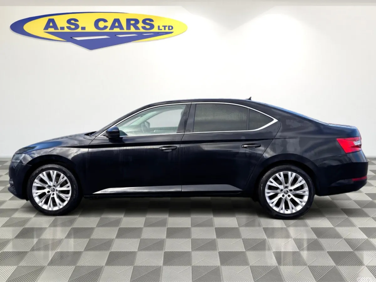 Skoda Superb Hatchback, Diesel, 2022, Black
