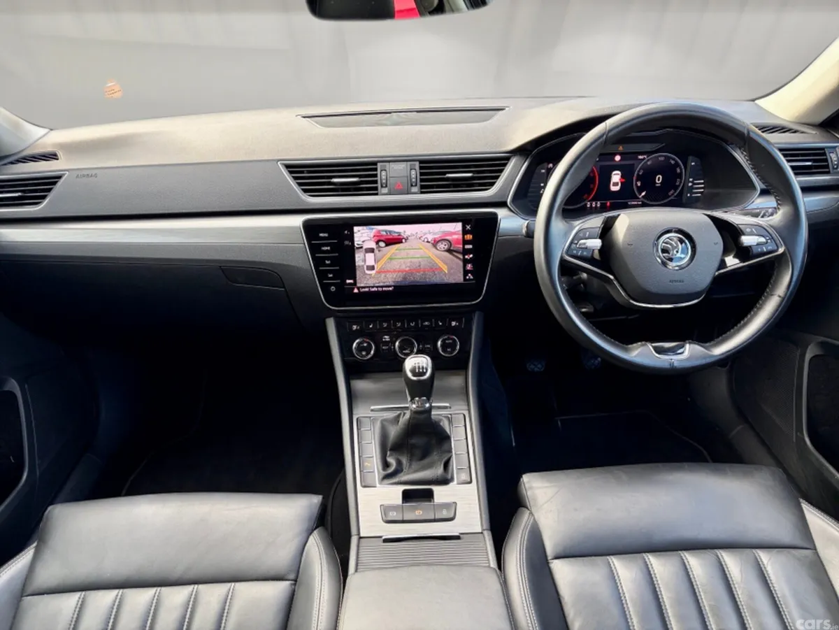 Skoda Superb Hatchback, Diesel, 2022, Black