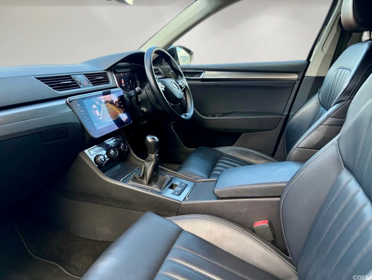 Skoda Superb Hatchback, Diesel, 2022, Black