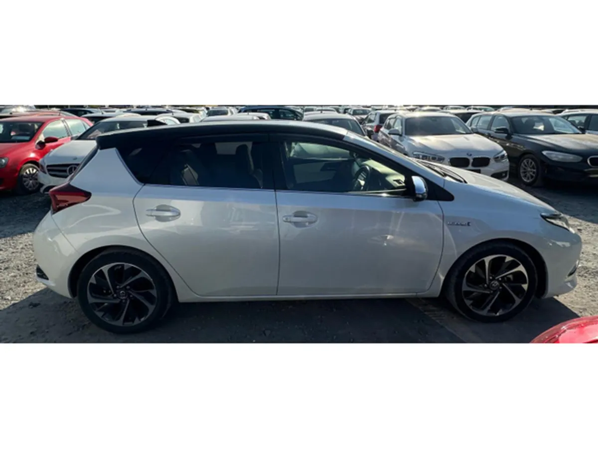 Toyota Auris Hatchback, Petrol Hybrid, 2016, White