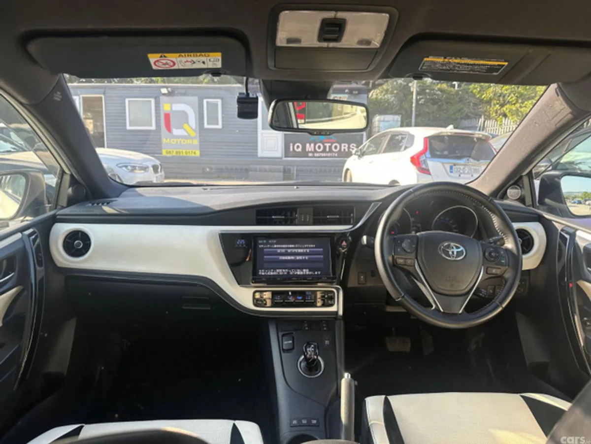 Toyota Auris Hatchback, Petrol Hybrid, 2016, White