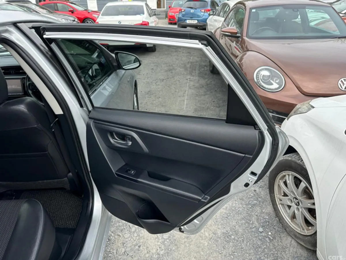 Toyota Auris Hatchback, Petrol Hybrid, 2016, Silver