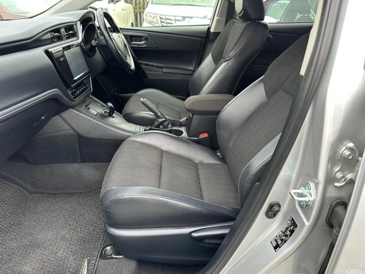 Toyota Auris Hatchback, Petrol Hybrid, 2016, Silver