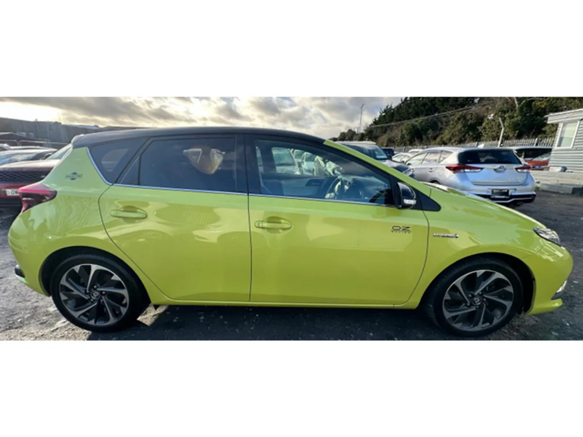 Toyota Auris Hatchback, Petrol Hybrid, 2016, Green