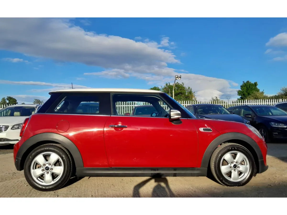 Mini Cooper Hatchback, Diesel, 2017, Red