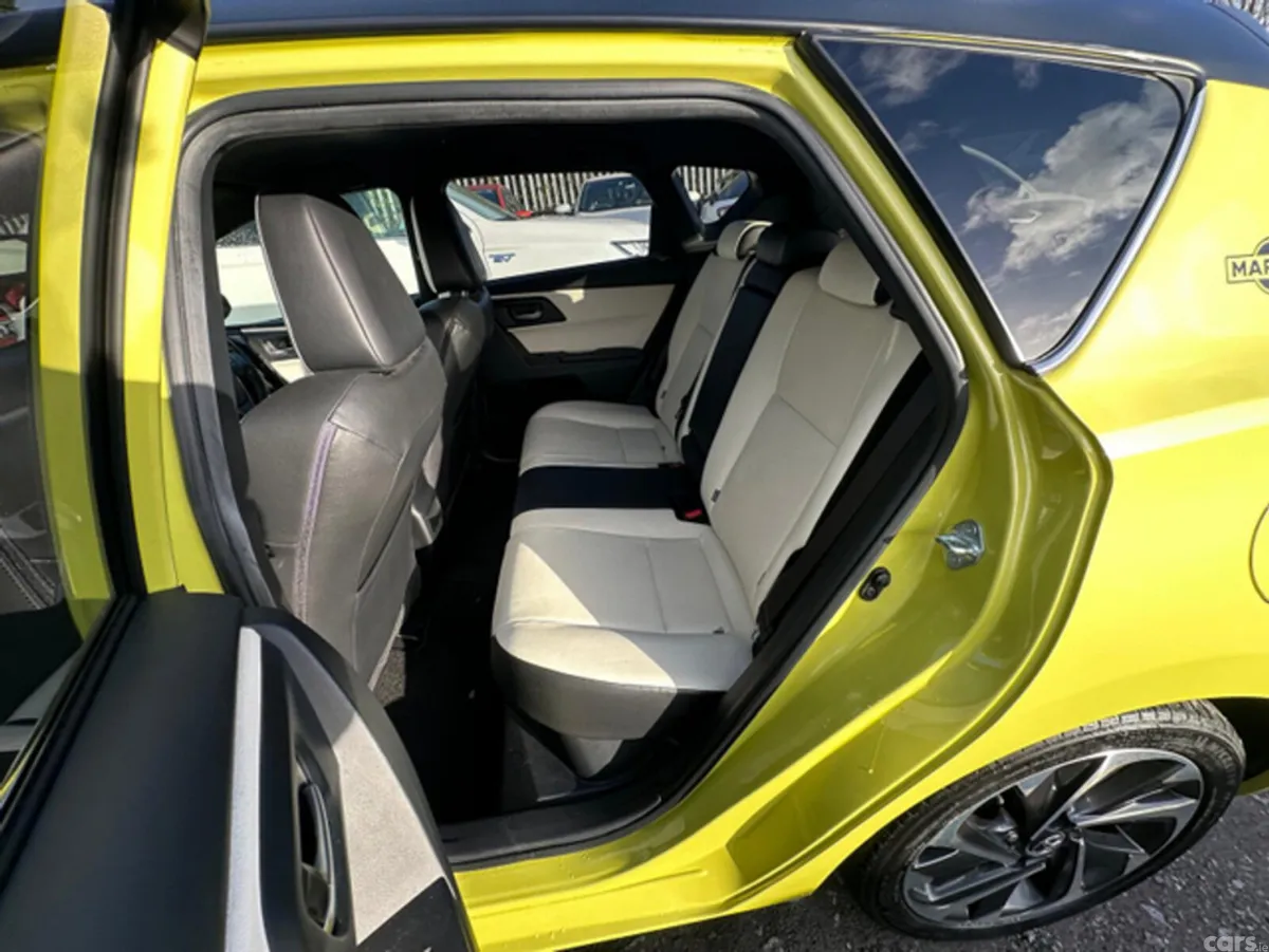 Toyota Auris Hatchback, Petrol Hybrid, 2016, Green