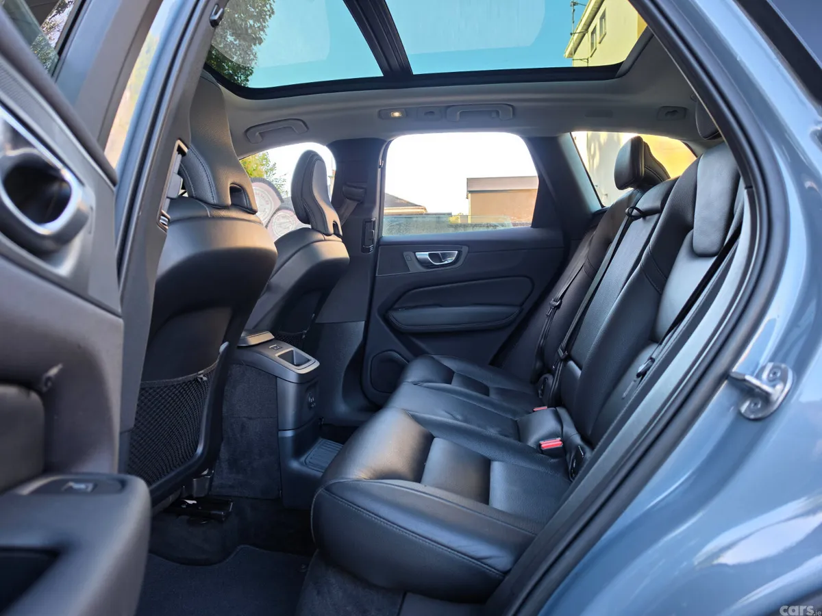 Volvo XC60 SUV, Petrol Hybrid, 2023, Grey