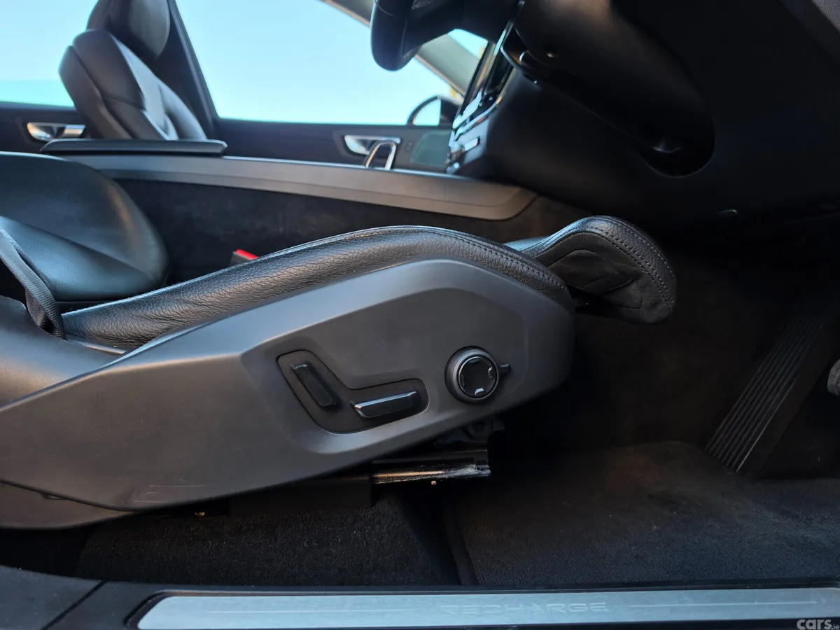 Volvo XC60 SUV, Petrol Hybrid, 2023, Grey