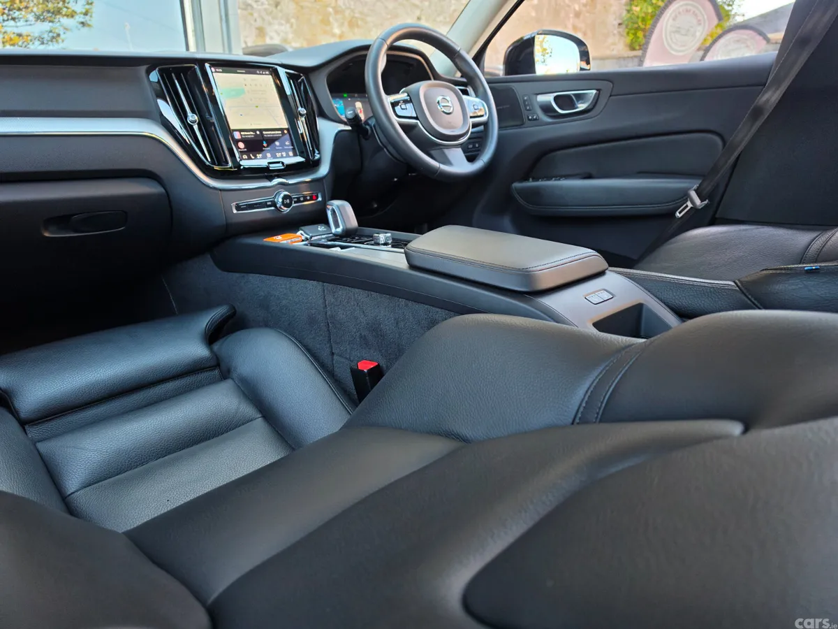 Volvo XC60 SUV, Petrol Hybrid, 2023, Grey