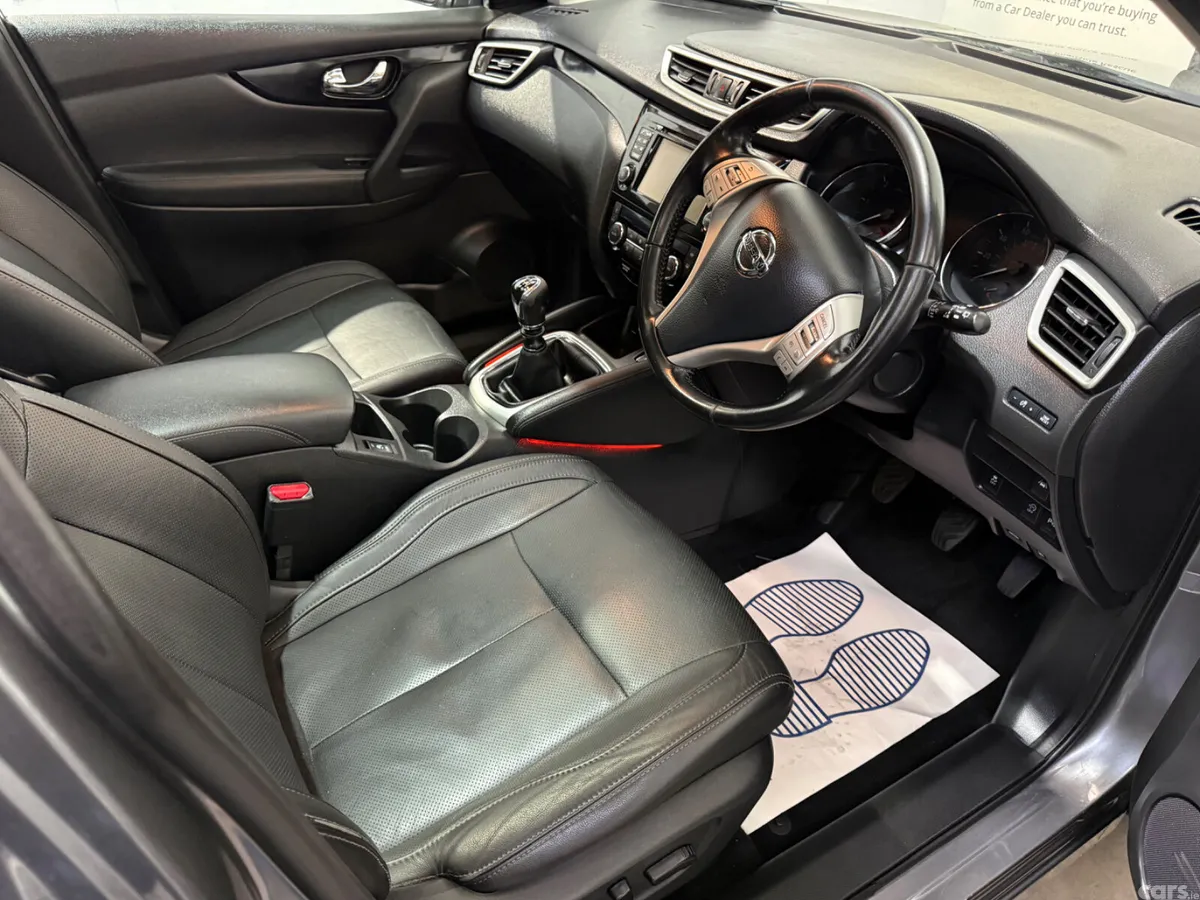 Nissan Qashqai Hatchback, Diesel, 2016, Grey