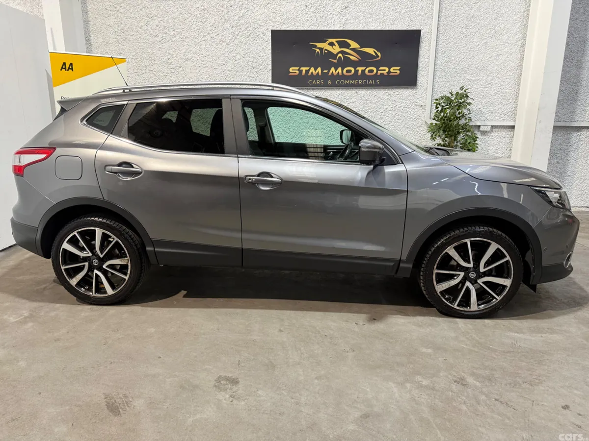 Nissan Qashqai Hatchback, Diesel, 2016, Grey