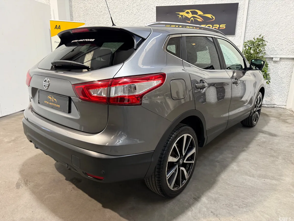 Nissan Qashqai Hatchback, Diesel, 2016, Grey
