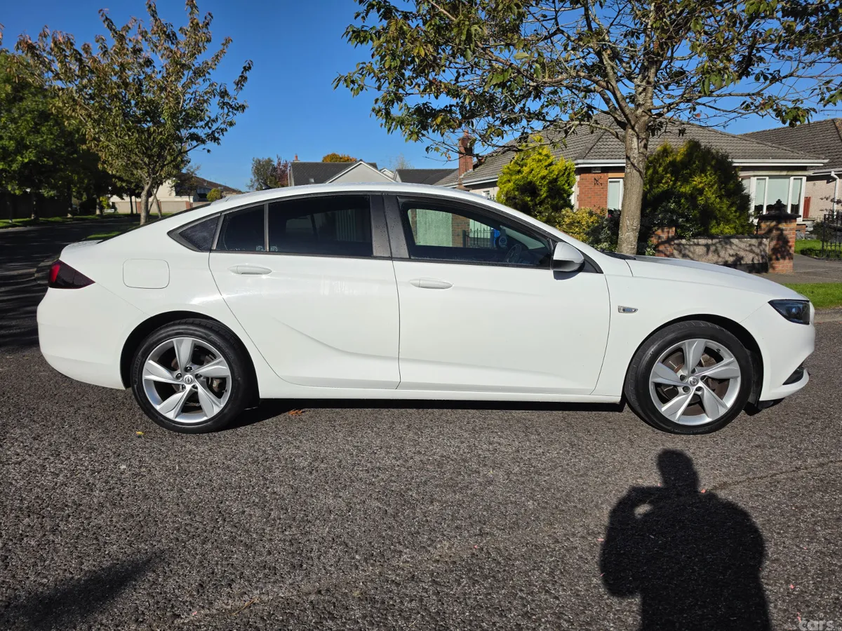 Opel Insignia Hatchback, Diesel, 2020, White
