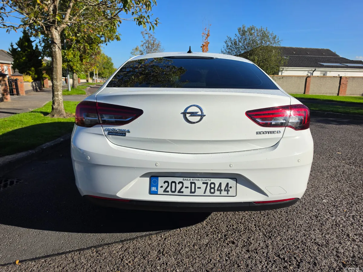 Opel Insignia Hatchback, Diesel, 2020, White