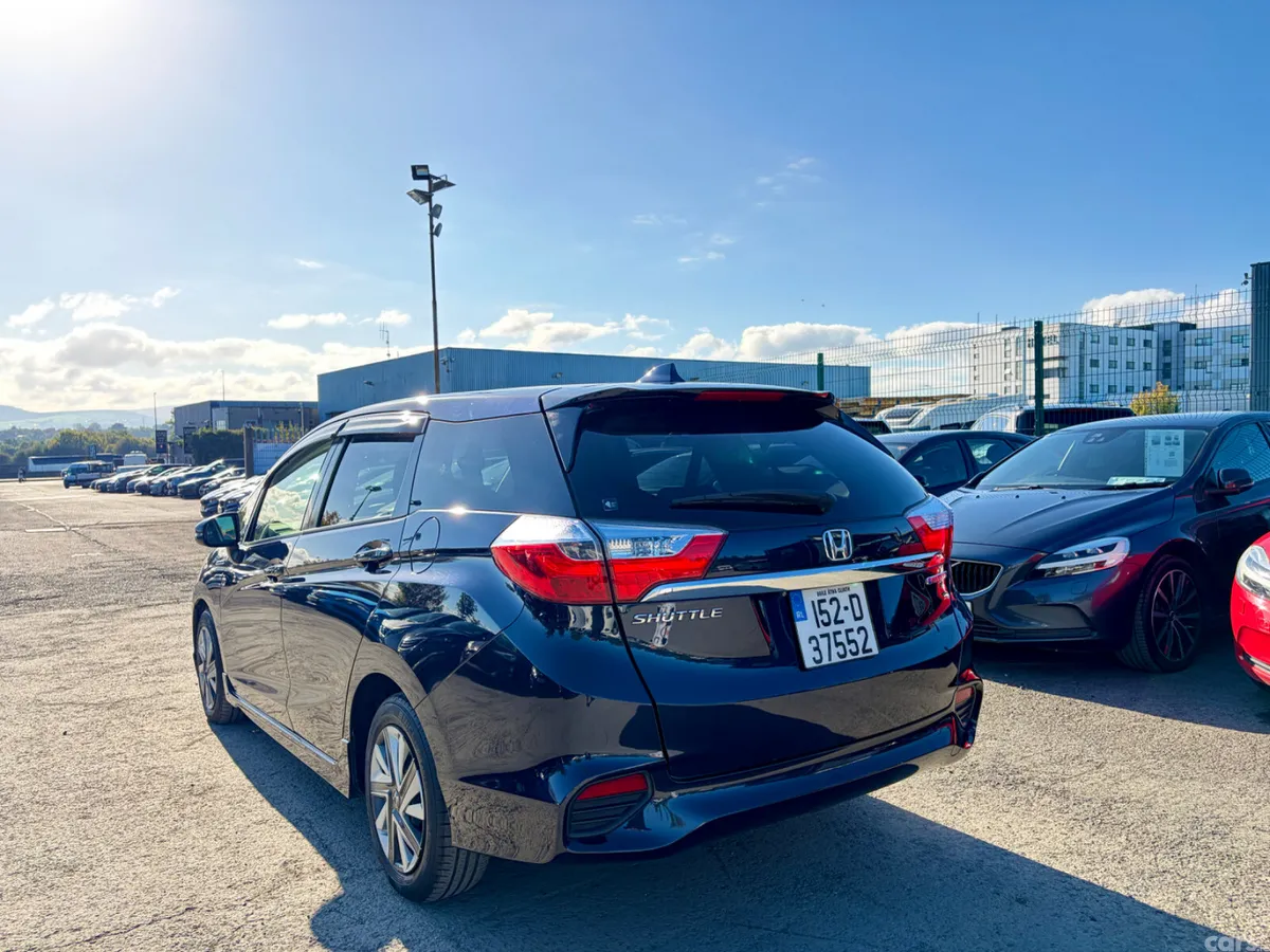 Honda Shuttle MPV, Petrol Hybrid, 2015, Blue