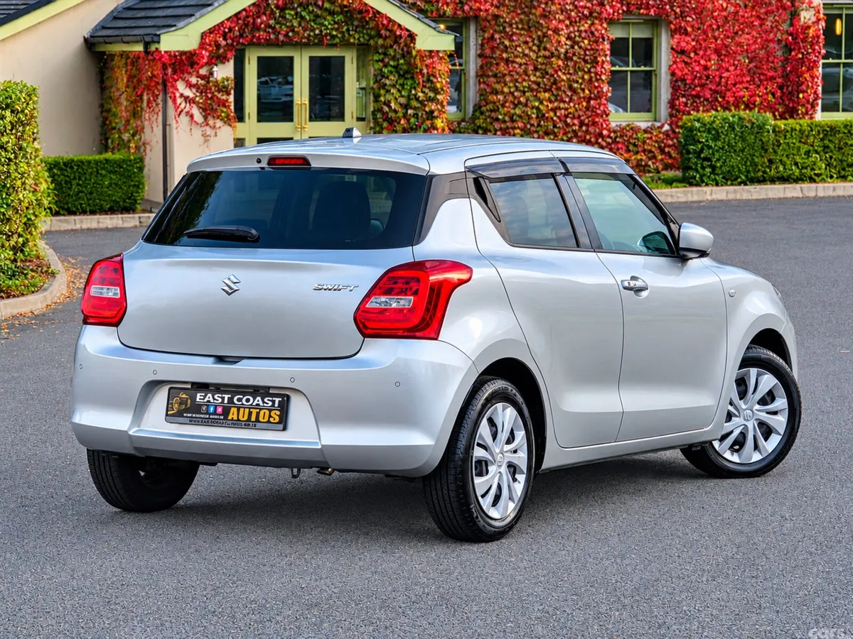 Suzuki Swift Hatchback, Petrol, 2021, Silver