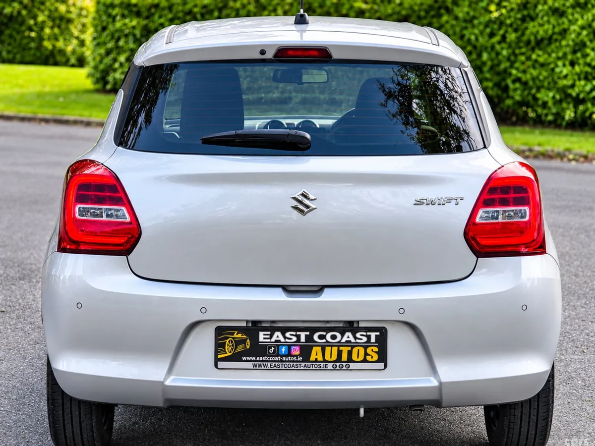 Suzuki Swift Hatchback, Petrol, 2021, Silver