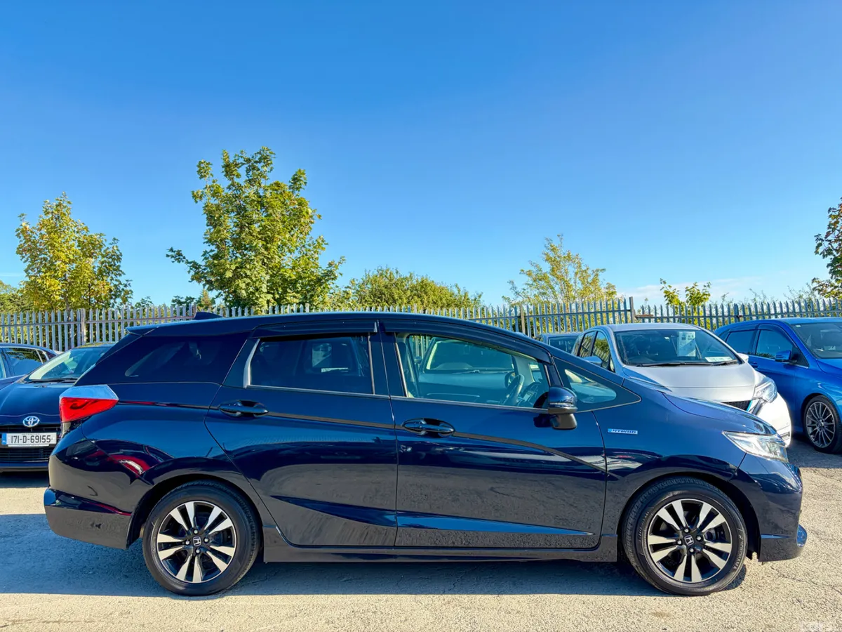 Honda Shuttle MPV, Petrol Hybrid, 2016, Blue