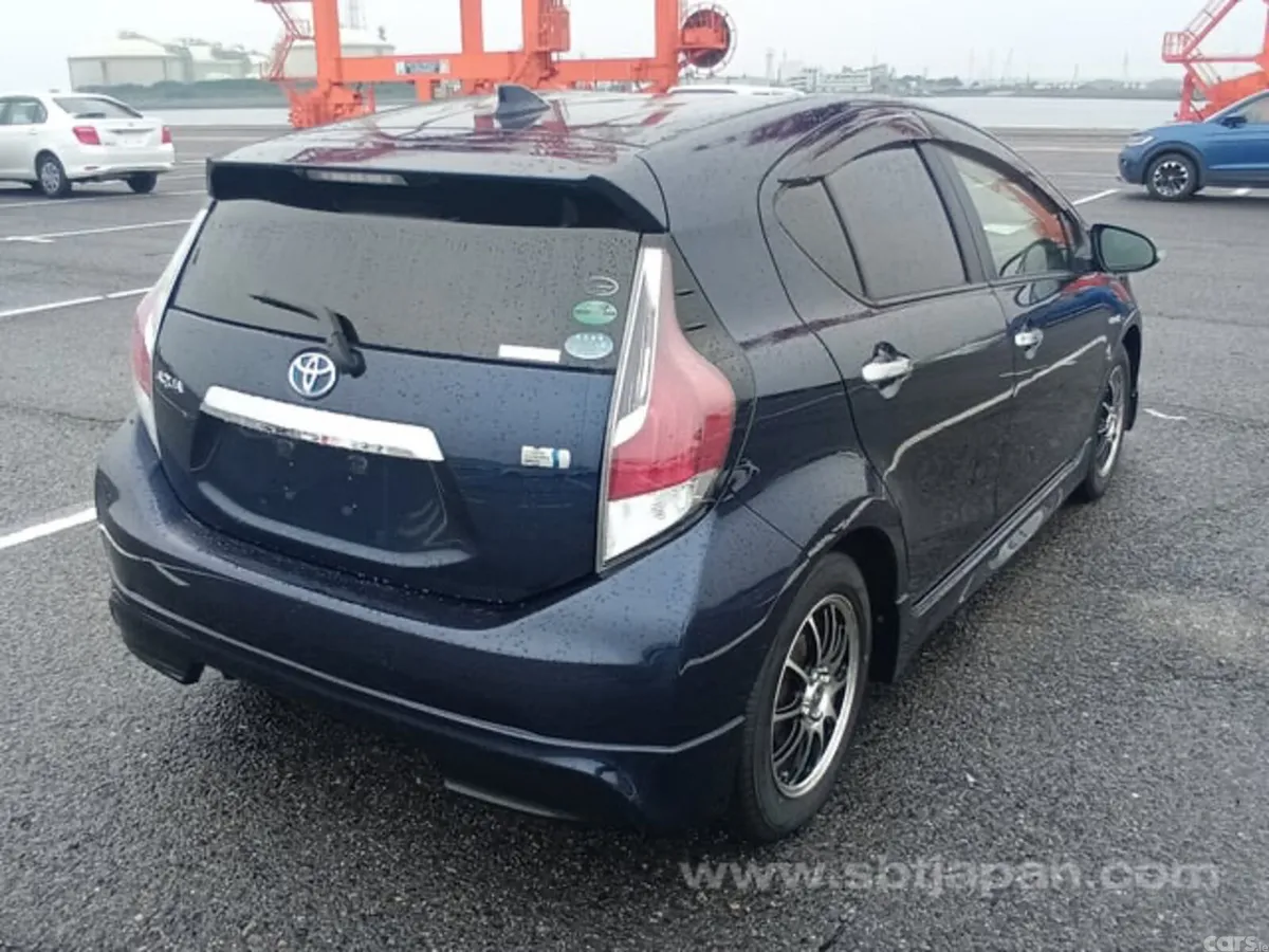 Toyota Aqua Hatchback, Petrol Hybrid, 2017, Blue