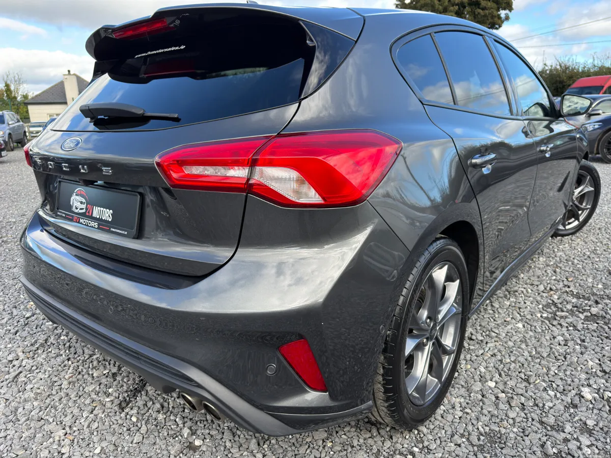 Ford Focus Hatchback, Diesel, 2021, Grey