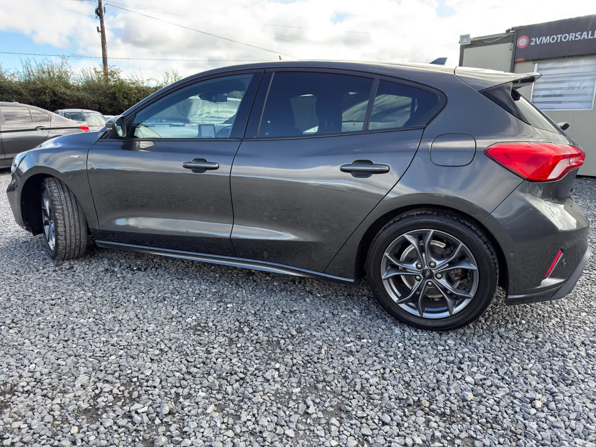 Ford Focus Hatchback, Diesel, 2021, Grey
