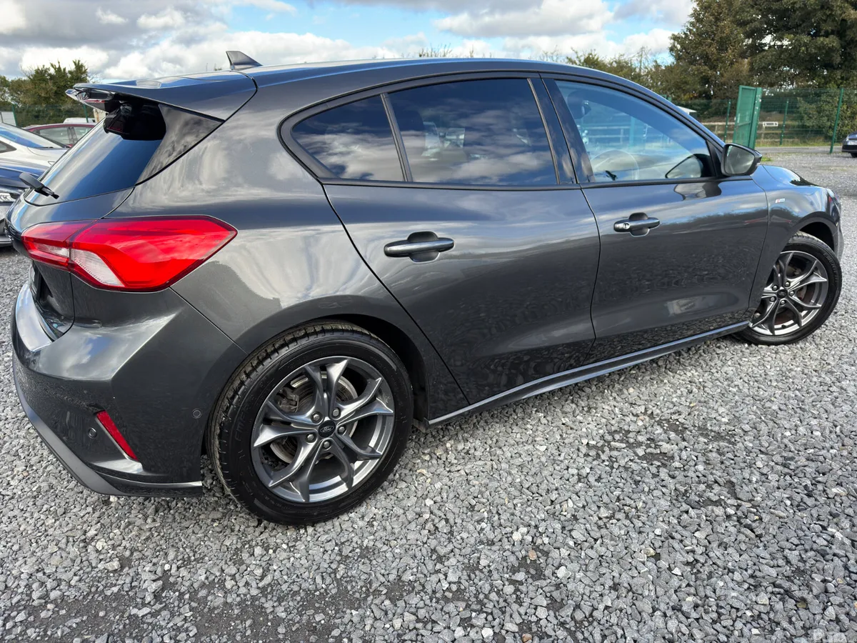 Ford Focus Hatchback, Diesel, 2021, Grey