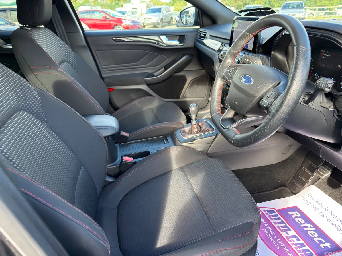 Ford Focus Hatchback, Diesel, 2021, Grey