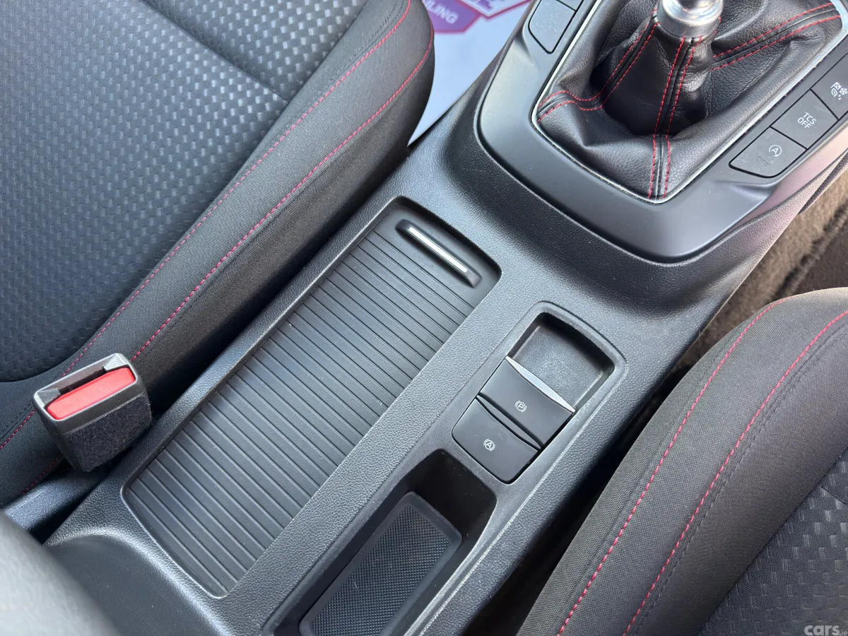 Ford Focus Hatchback, Diesel, 2021, Grey