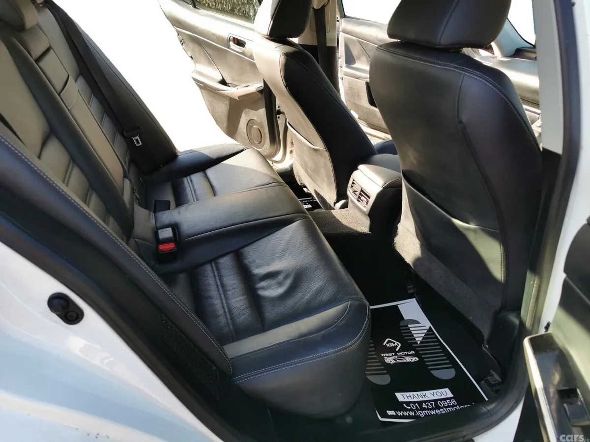 Lexus IS Saloon, Petrol Hybrid, 2015, White