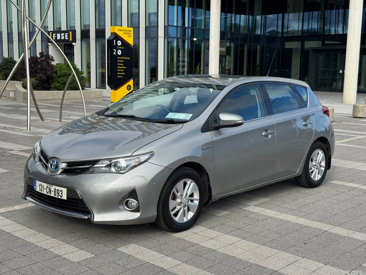 Toyota Auris Hatchback, Petrol Hybrid, 2013, Grey