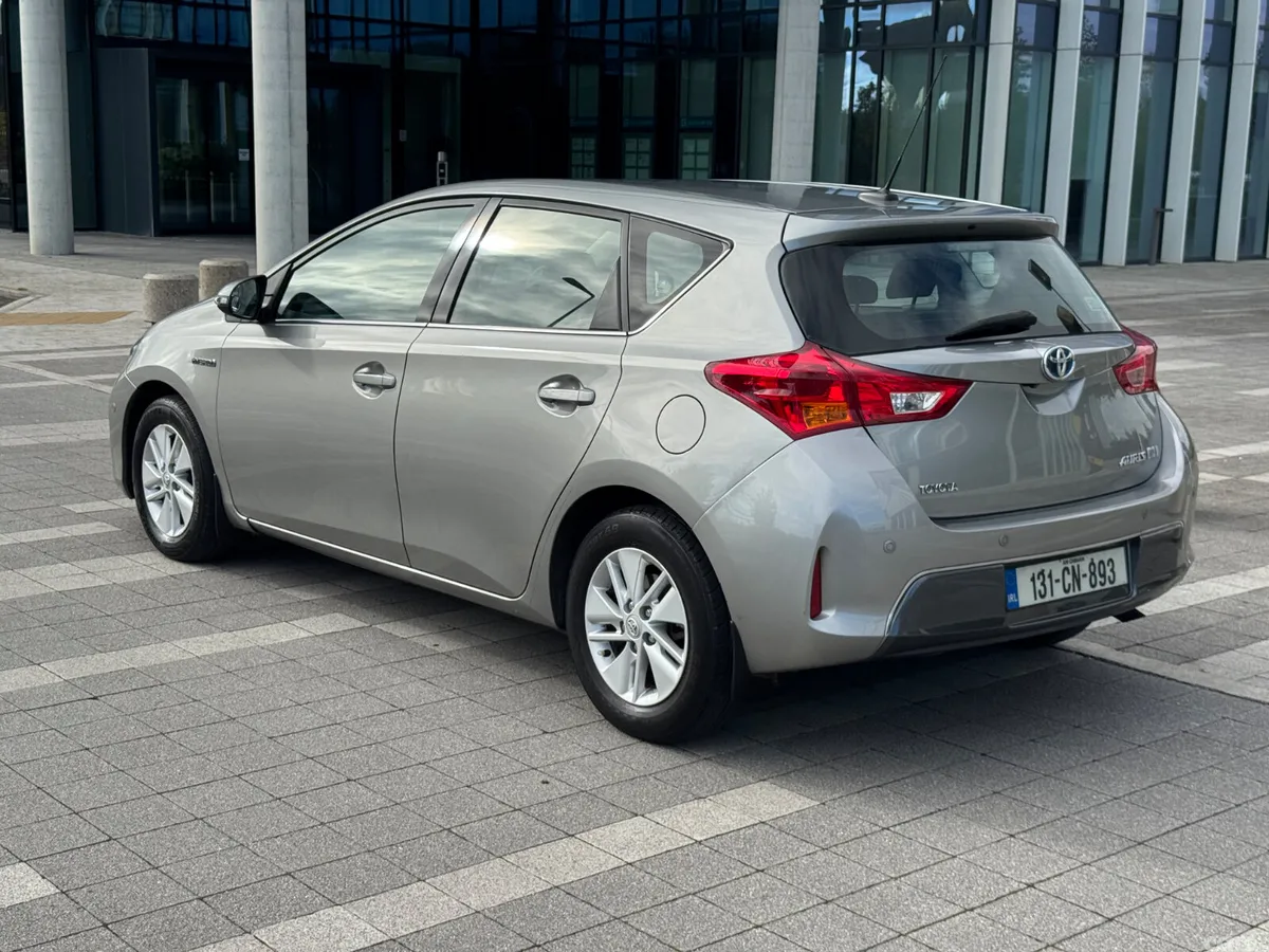 Toyota Auris Hatchback, Petrol Hybrid, 2013, Grey