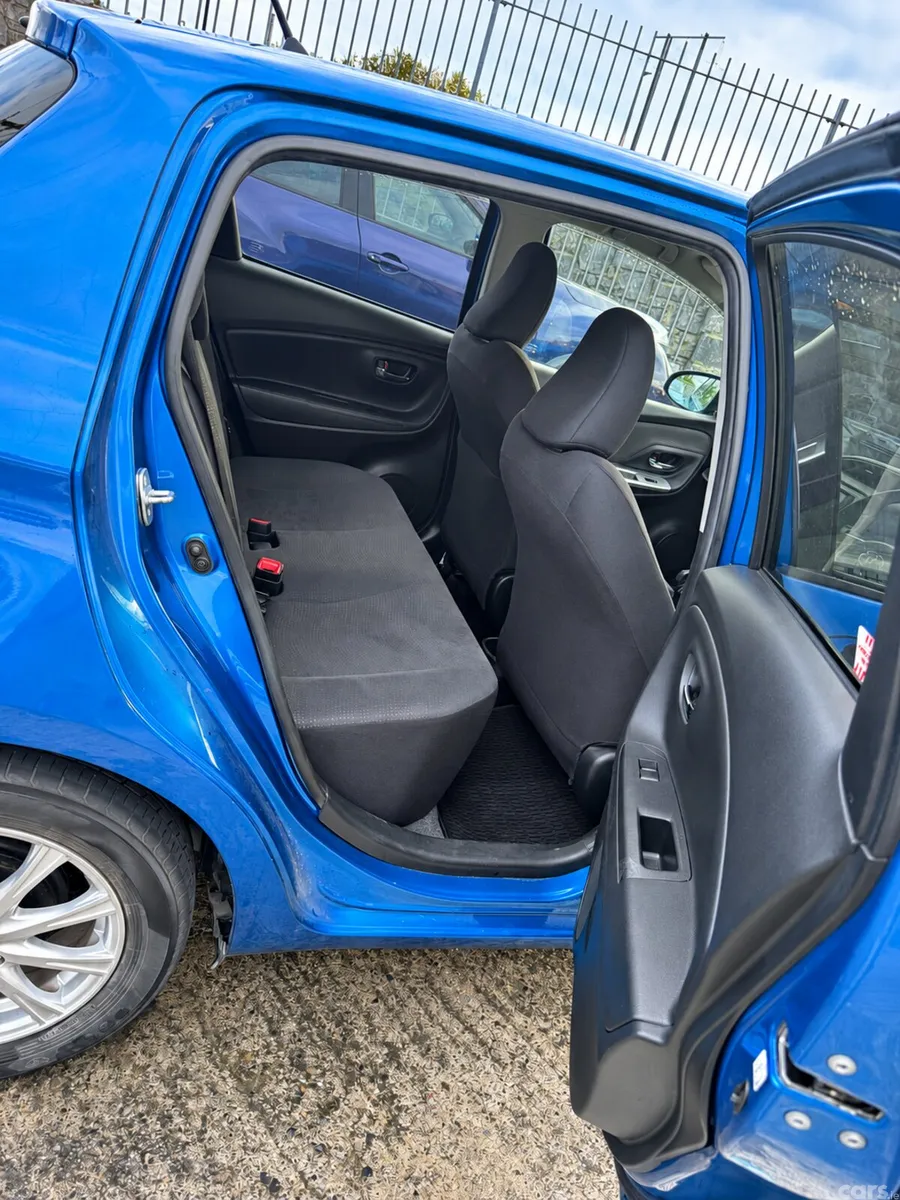Toyota Vitz Hatchback, Petrol, 2015, Blue