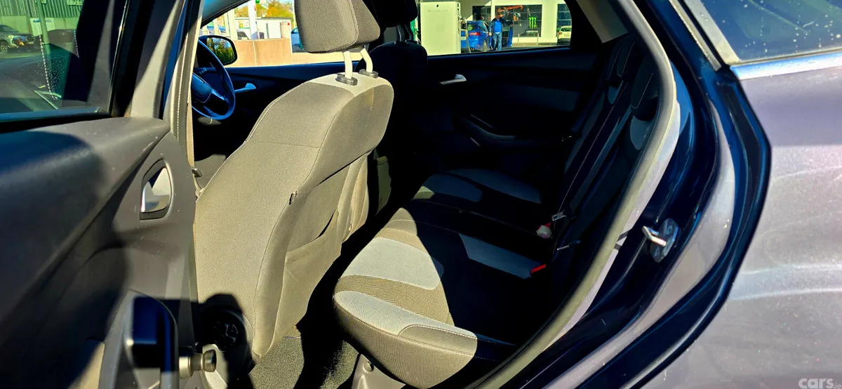 Ford Focus Hatchback, Petrol, 2013, Grey
