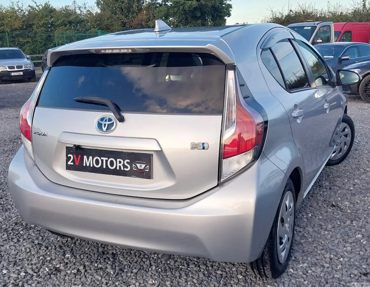 Toyota Aqua Hatchback, Petrol Hybrid, 2017, Silver